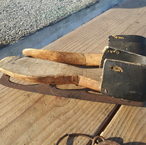 HOST PICK Victorian era ice skates & antique keys - Picture 7 of 7